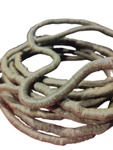 Carica l'immagine nel visualizzatore di Gallery, Liane realistiche in materiale plastico con anima interna in acciaio inox extra modellabile. Con questo prodotto donerete un look veramente esclusivo al vostro vivario tropicale, utili come appoggio per muschi e piante leggere, potrebbero addirittura sorreggere qualche piccola Neoregelia!