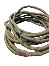 Carica l'immagine nel visualizzatore di Gallery, Liane realistiche in materiale plastico con anima interna in acciaio inox extra modellabile. Con questo prodotto donerete un look veramente esclusivo al vostro vivario tropicale, utili come appoggio per muschi e piante leggere, potrebbero addirittura sorreggere qualche piccola Neoregelia!