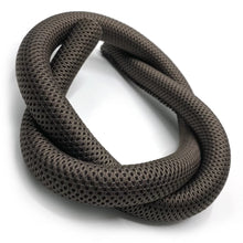 Load image into Gallery viewer, Le nostre liane Hygrolon di Dusk Tropic sono di prima qualità. L'Hygrolon è un materiale che può trattenere fino al 280% del proprio peso in acqua, imitando la corteccia degli alberi o un classico substrato di accrescimento. Inoltre l'hygrolon è estremamente durevole e non si deteriora, quindi non dovrai mai sostituirlo nel tuo terrario.