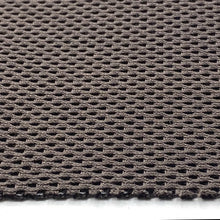 Carica l'immagine nel visualizzatore di Gallery, Il tessuto Hygrolon è costituito da tre strati, con due strati esterni intrecciati separati da uno strato di fili di fibre di nylon verticali. Questi strati esterni sono estremamente igroscopici e sono tessuti con una tecnica a catena avanzata, conferendogli la caratteristica struttura a rete. Il design della rete è essenziale per fornire accesso sia alla radice che all'aria all'interno del materiale.