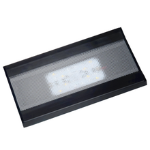 Load image into Gallery viewer, Le lampade SKYLIGHT MID 2H&nbsp; sono progettate per vivari e terrari contenenti piante vive.
Offrono uno spettro luminoso ottimizzato non solo per favorire la fotosintesi e la crescita sana delle piante, ma anche per assicurare una resa cromatica intensa e naturale degli abitanti del terrario.
Grazie al design studiato, l’abbagliamento laterale è stato ridotto al minimo, rendendo l’osservazione del vivarium un’esperienza ancora più piacevole e realistica.
