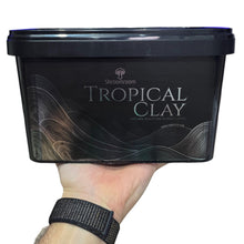 Load image into Gallery viewer, Argilla tropicale naturale per la modellazione di strutture decorative in terrari, paludari e progetti florovivaistici. Ideale per la realizzazione di sfondi, pareti e rilievi dall’aspetto realistico, consente di creare allestimenti durevoli e naturali, particolarmente indicati per ambienti tropicali ad alta umidità. È inoltre ottima per il fissaggio di bromeliacee e piante epifite all’interno di terrari pre-esistenti, senza alterarne l’equilibrio.
